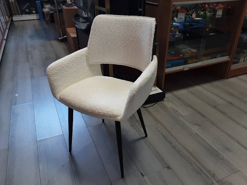 CHAISE TISSU BOUCLETTE BLANC PLACAGE FRENE ET MÉTAL NOIR (146131-1221739/40) 2ÈME CHOIX