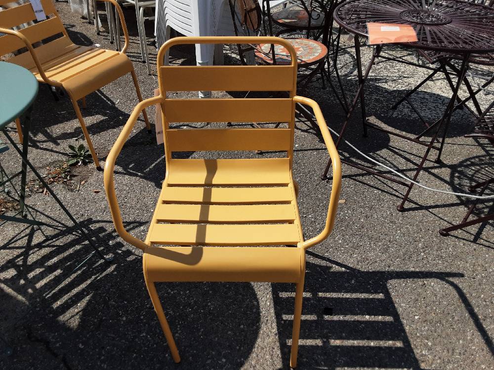 FAUTEUIL DE JARDIN EMPILABLE MÉTAL JAUNE (129271-1223245) 2ÈME CHOIX