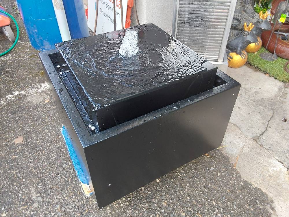 FONTAINE EXTÉRIEUR ACIER INOXYDABLE NOIR H.34CM (VU-1458-1-1224352) 2ÈME CHOIX