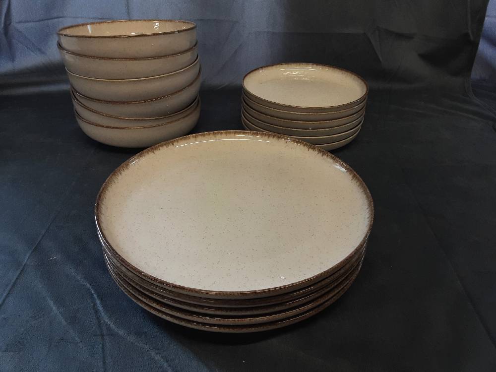 SERVICE DE TABLE EN PORCELAINE 17 PIÈCES CRÈME (123813-1224389) 2ÈME CHOIX