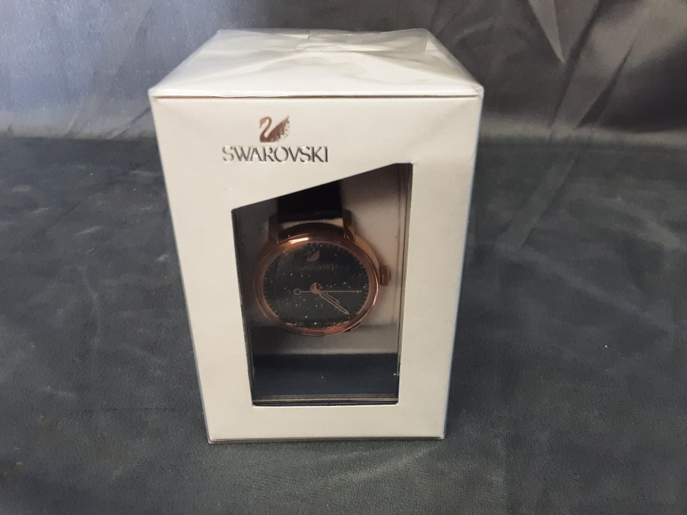 MONTRE SWAROVSKI NEUVE ENCORE EMBALLEE