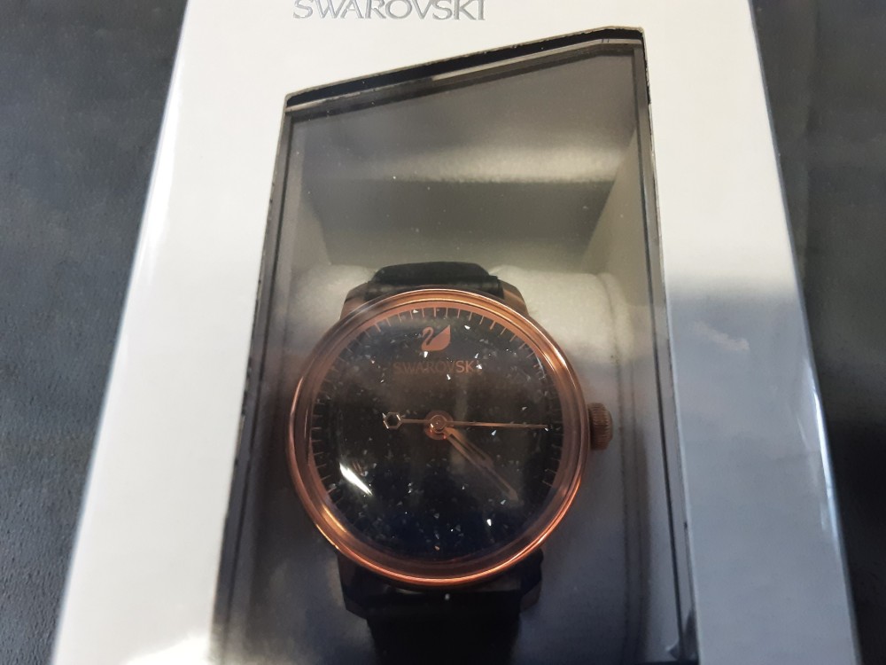 MONTRE SWAROVSKI NEUVE ENCORE EMBALLEE