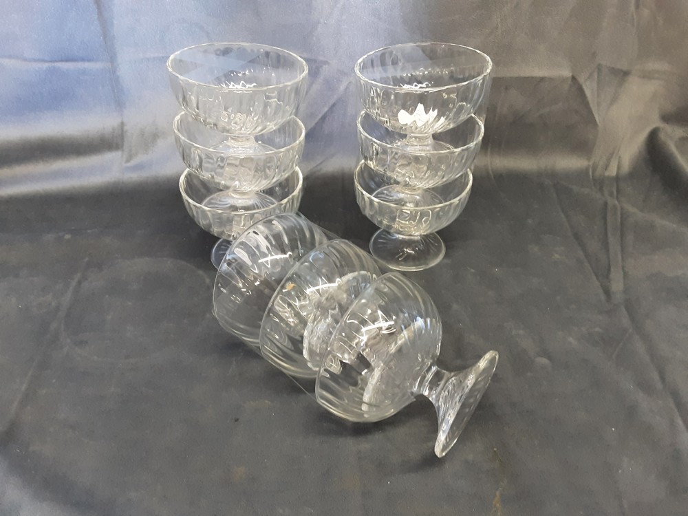 LOT DE 9 COUPES A GLACES EN VERRE