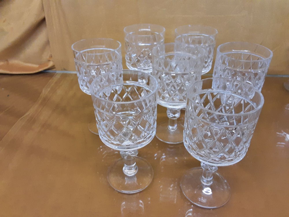 LOT DE 7 VERRES A VIN