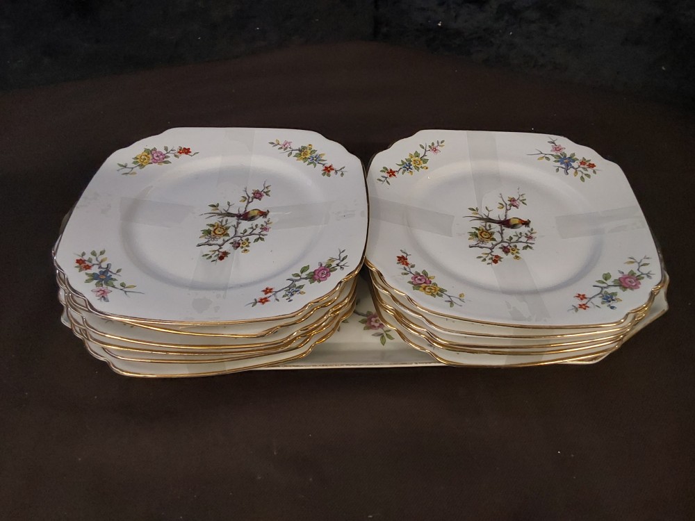 SERVICE A GATEAUX EN PORCELAINE