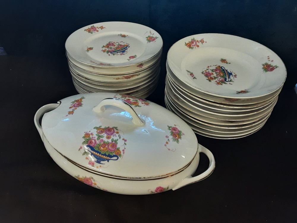 SERVICE DE TABLE A COMPLETER MOTIF PANIER FLEURS