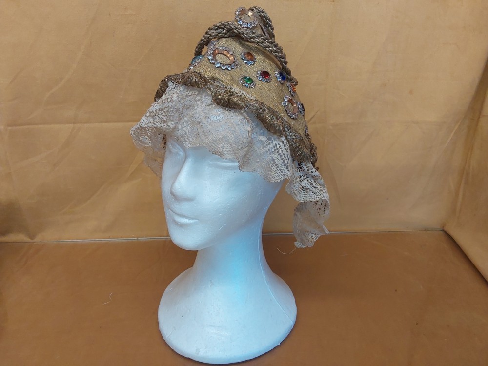 COIFFE ANCIENNE TISSU DORE