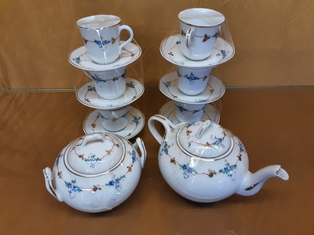 SERVICE A THE PORCELAINE BLANCHE DECOR FLEURS BLEUES