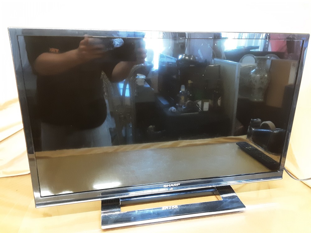 TÉLÉVISEUR SHARP 80CM + TC (PRIX CAUSE RAYURE)