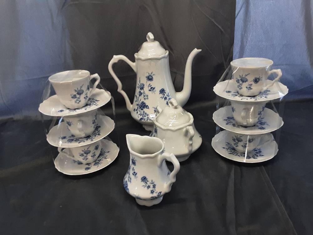SERVICE A CAFE PORCELAINE  - 6 PERS. - MOTIF FLEURS BLEUES