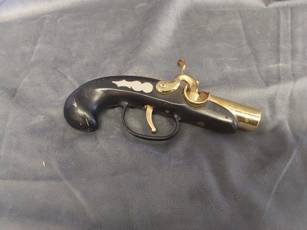 ANCIEN BRIQUET DE TABLE PISTOLET EN LAITON