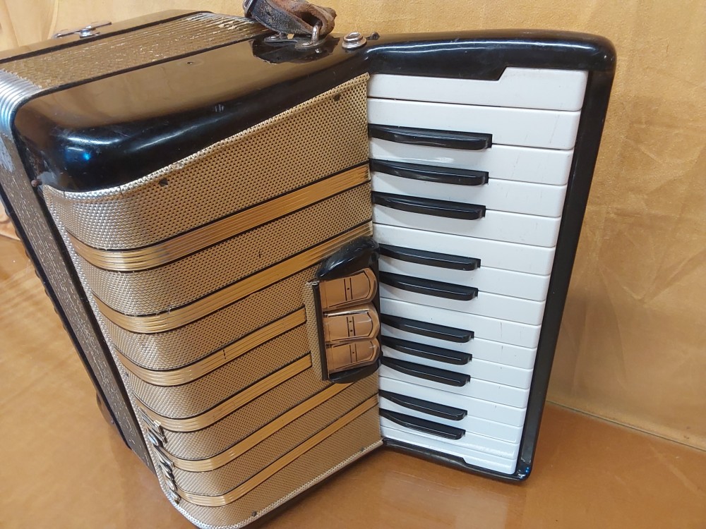 ACCORDÉON CHROMATIQUE HOHNER
