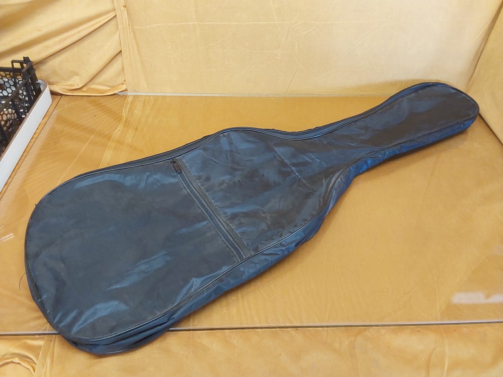 GUITARE ÉLECTRIQUE SL + AMPLI PG-10 + SACOCHE + DIVERS LIVRES DE MUSIQUE