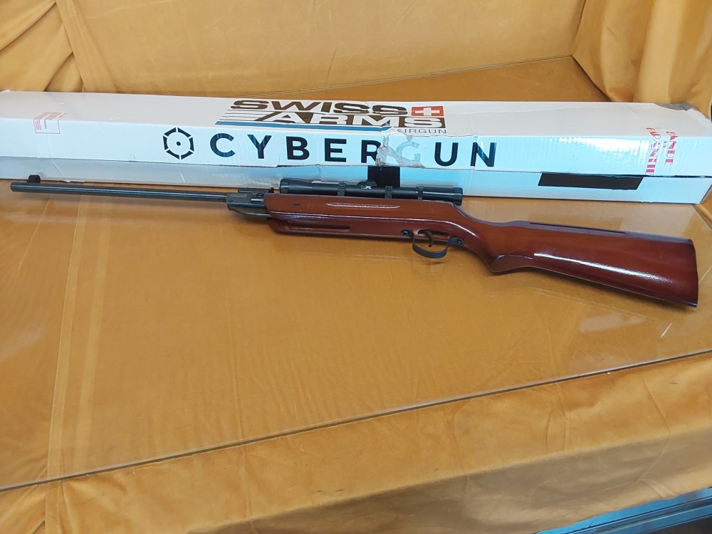 CARABINE A AIR COMPRIMÉ SWISS ARMS SA ORNA 4,5MM AVEC LUNETTE DE VISÉE 