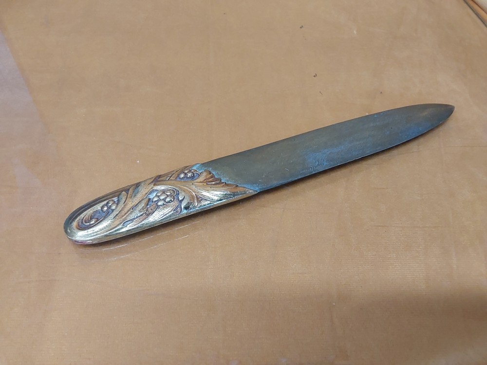 OUVRE LETTRE EN BRONZE