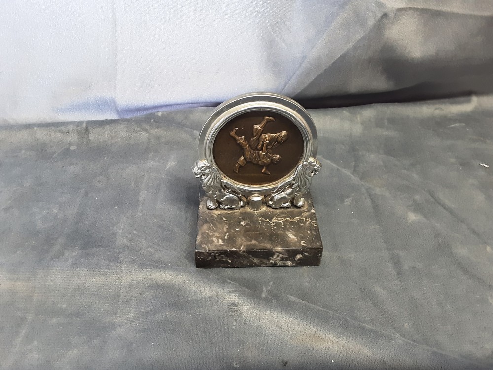 TROPHE JUDO MARBRE ET METAL ROND