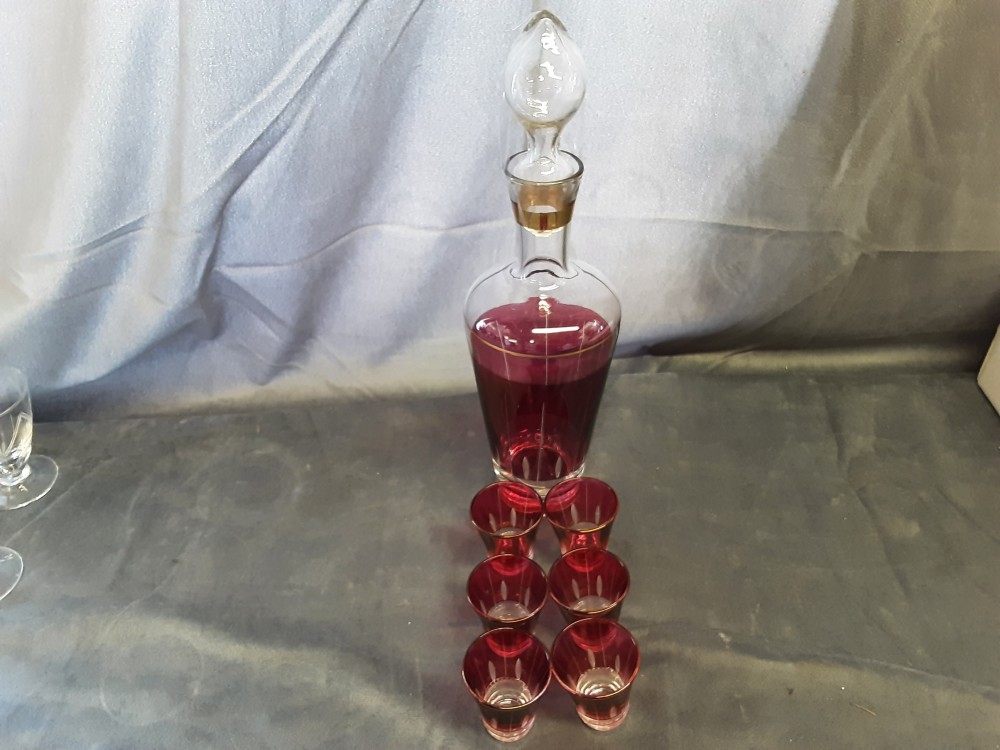 SERVICE A ALCOOL VIOLET CARAFE BOUCHON ET 6 VERRES A LIQUEUR 