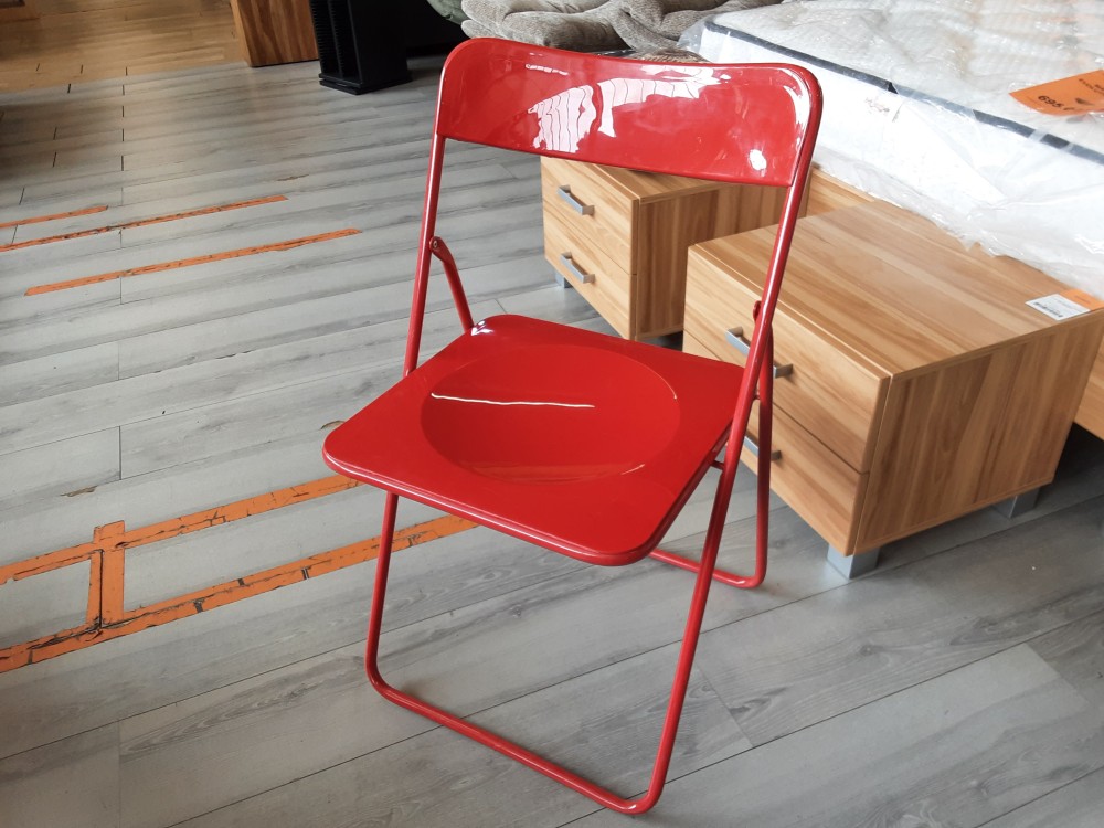 CHAISE ROUGE PLIANTE
