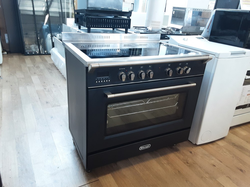 PIANO CUISINIERE VITRO MARQUE DELONGHI 4 FEUX + 1 GRAND CENTRAL - FOUR ELECTRIQUE