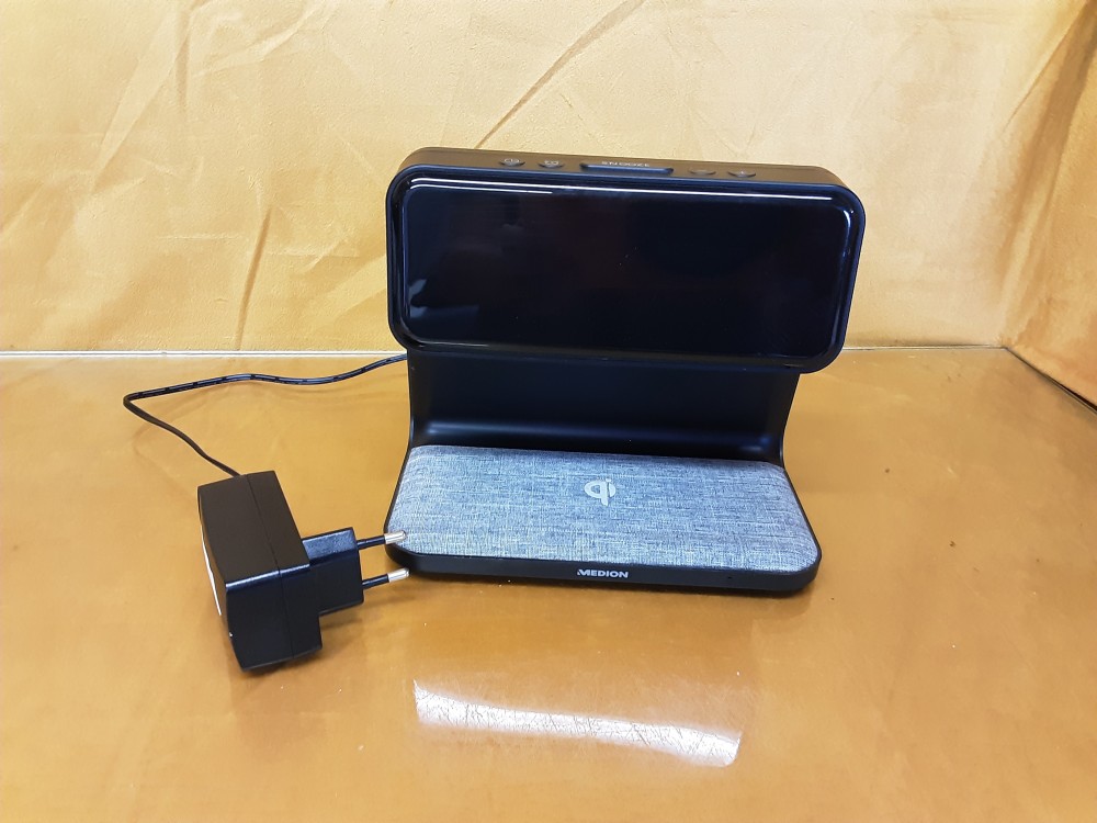 REVEIL NUMERIQUE AVEC STATION DE CHARGE INDUCTION 
