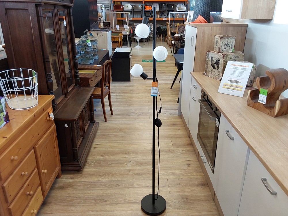 LAMPADAIRE 3 FEUX BOULES BLANCHES EN VERRE ET METAL NOIR