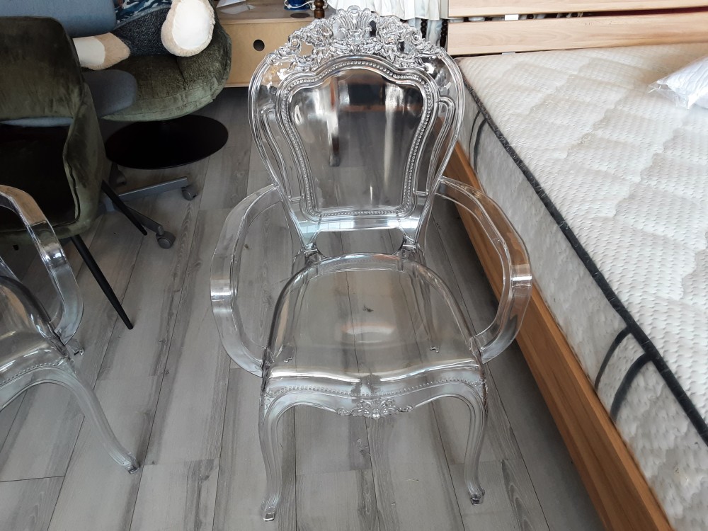 CHAISE EN PVC TRANSPARENTE