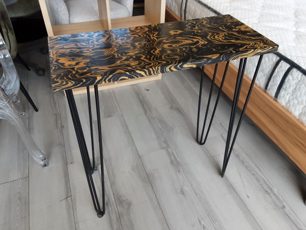 CONSOLE NOIR ET ORANGE PIEDS METAL