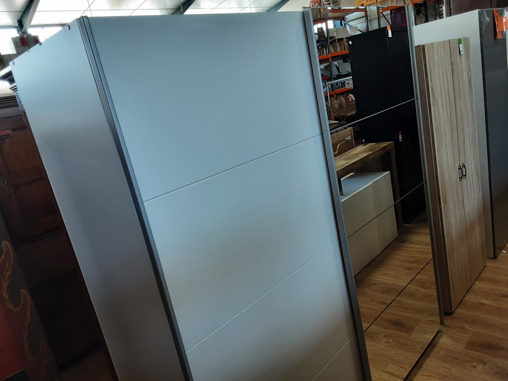 ARMOIRE 2 PORTES COULISSANTES DONT 1 MIROIR