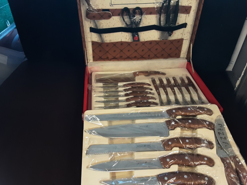 MALETTE DE COUTEAUX ET FOURCHETTES