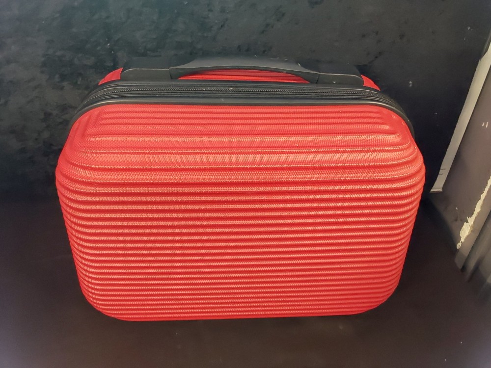 VALISE ROUGE DE VOYAGE PM