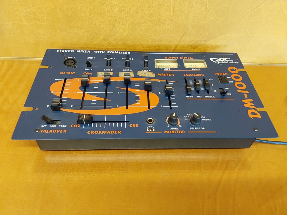 TABLE DE MIXAGE MARQUE ACOUSTIC CONTROL MD-1000