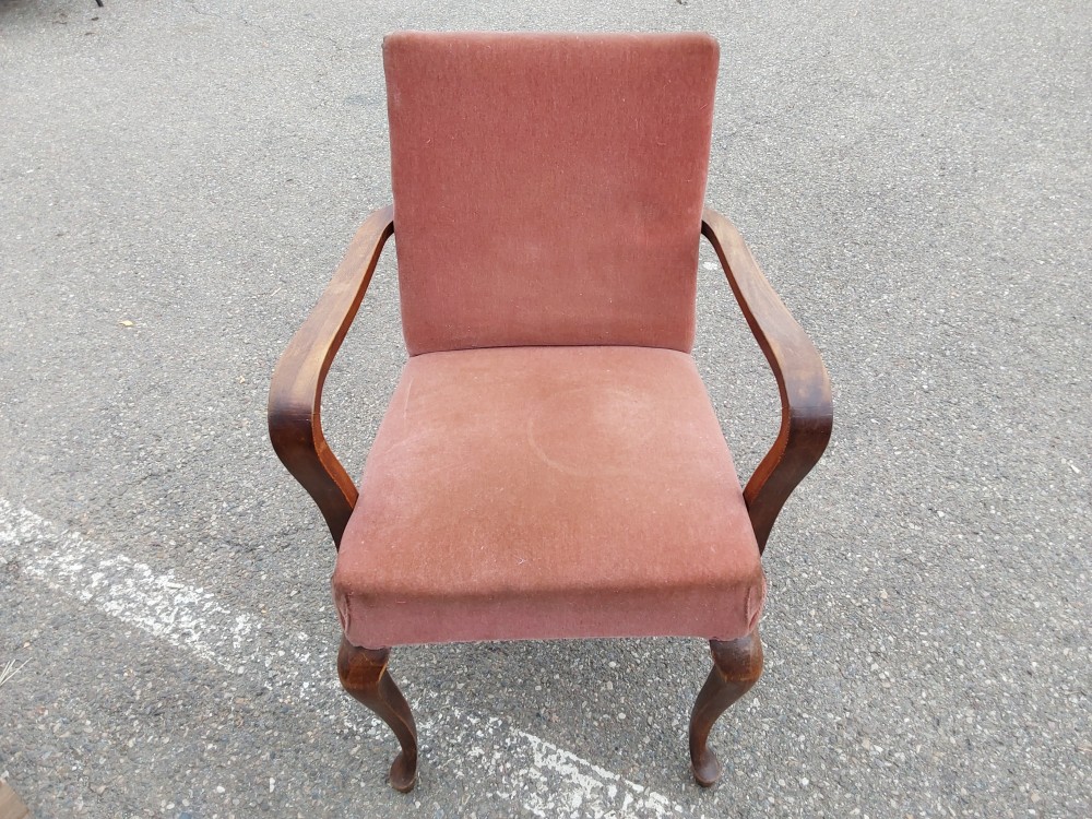FAUTEUIL DE BRIDGE EN BOIS ET ASSISE ROSE A RESTAURER 