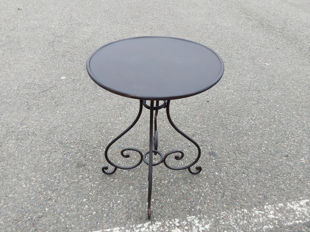 TABLE EN METAL BRUNE