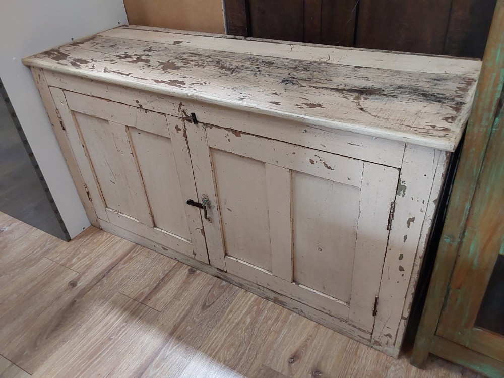 BUFFET BAS ANCIEN EN BOIS BLANC 2 PORTES