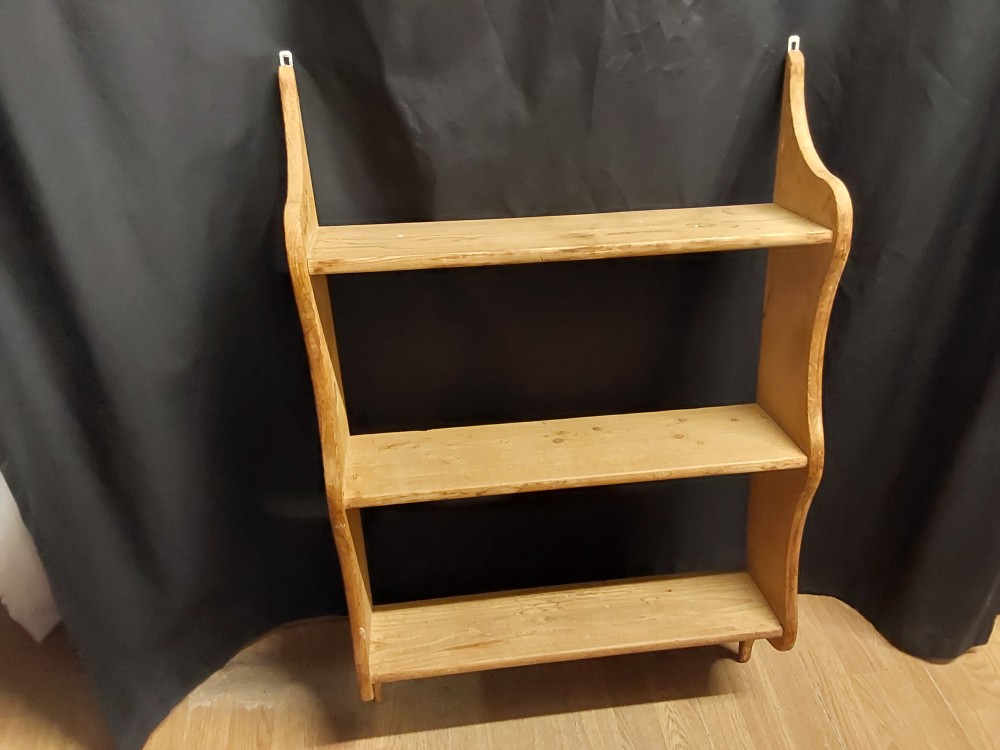 ETAGERE EN PIN MURALE 