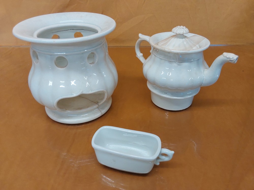 THEIERE CREIL & MONTEREAU PORCELAINE SUR SUPPORT A RESTAURER
