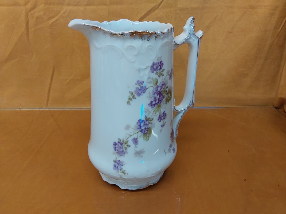 POT A LAIT GM FLEURS VIOLETTES ET DORURE HAUT 20CM