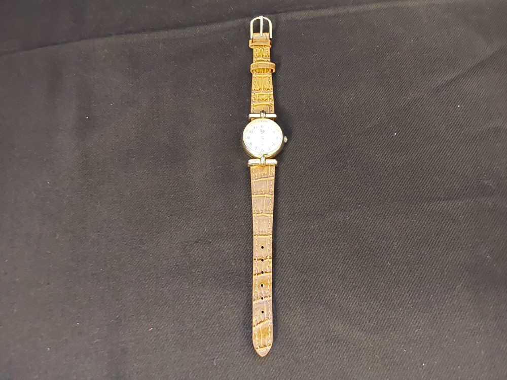 MONTRE QUARTZ LIP BRACELET BRUN CADRAN BLANC ET DORÉ 