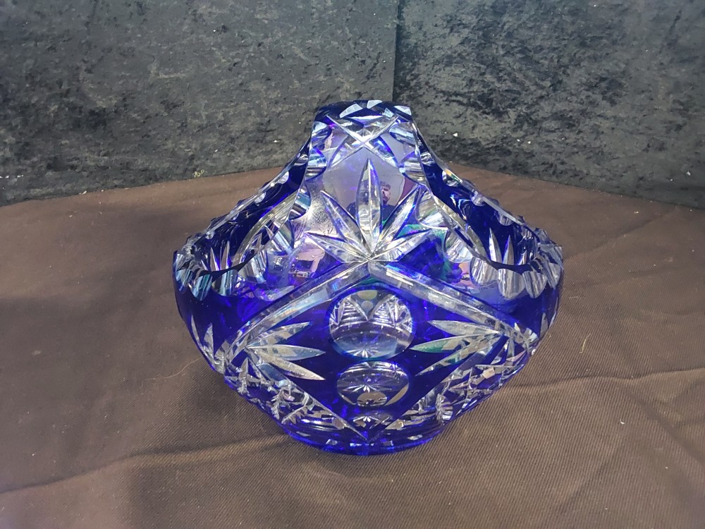 PANIER EN CRISTAL AVEC ANSE VERRE ET BLEU 