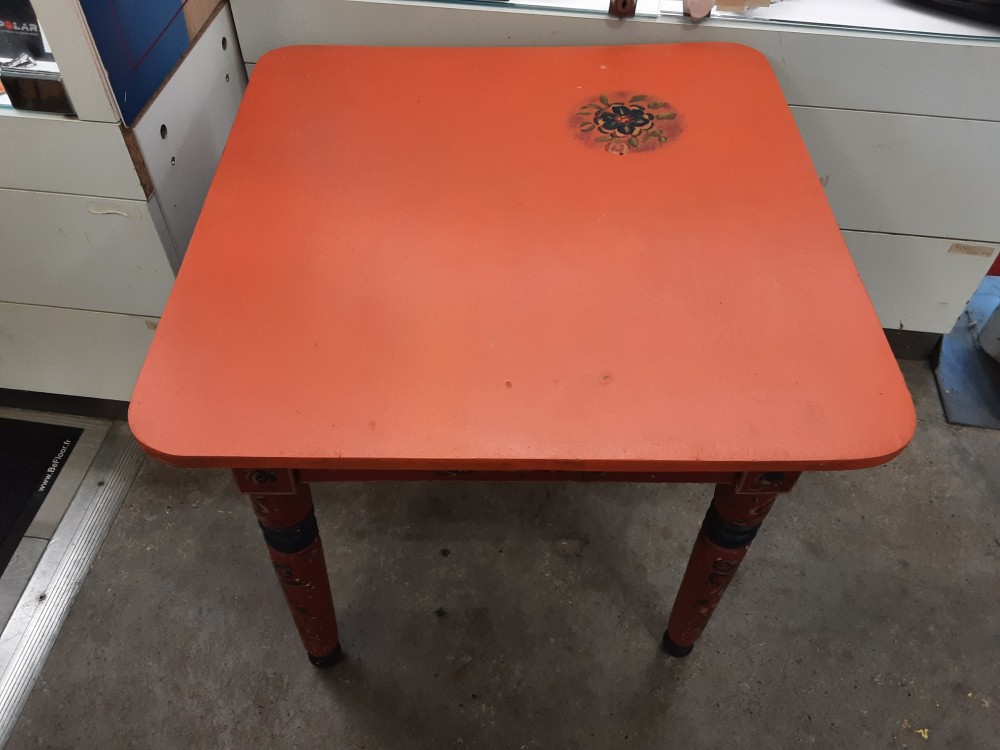 TABLE BASSE CARREE ORANGE MOTIF FLEURS