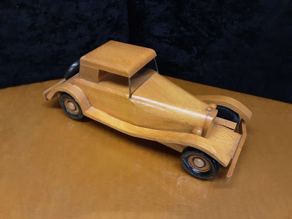 VOITURE EN BOIS