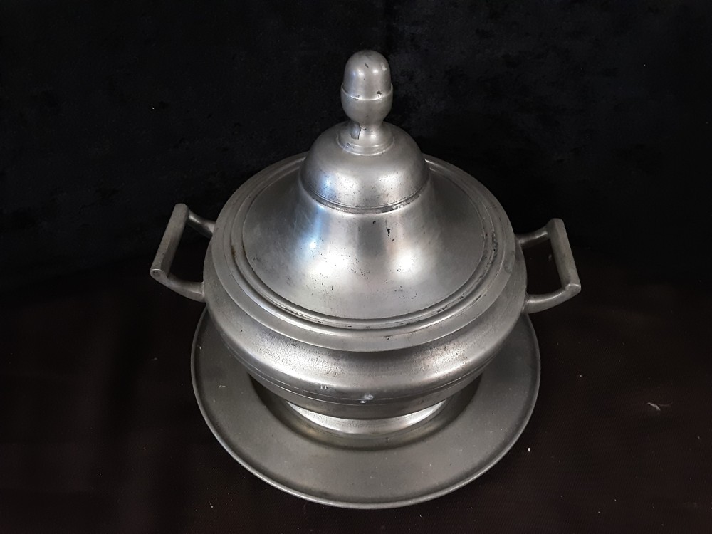 SOUPIÈRE AVEC PLAT ETAIN 