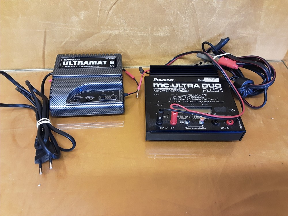CHARGEUR POUR MODELE REDUIT
