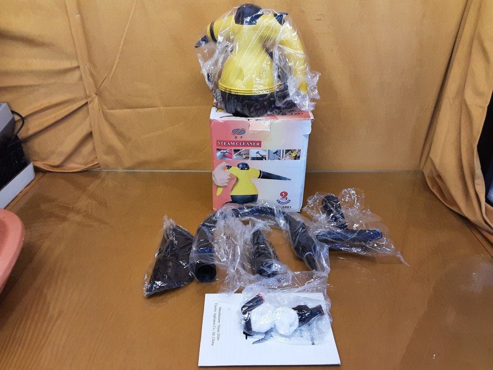 NETTOYEUR VAPEUR A MAIN STEAM CLEANER