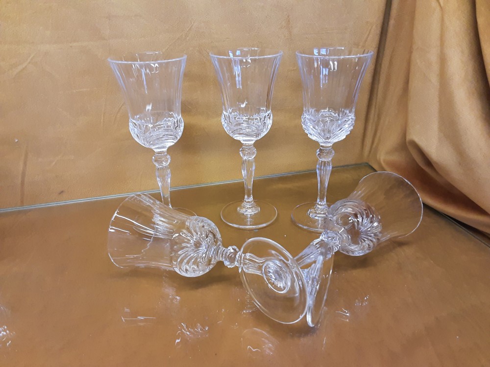 LOT DE 5 VERRES A VIN EN CRISTAL