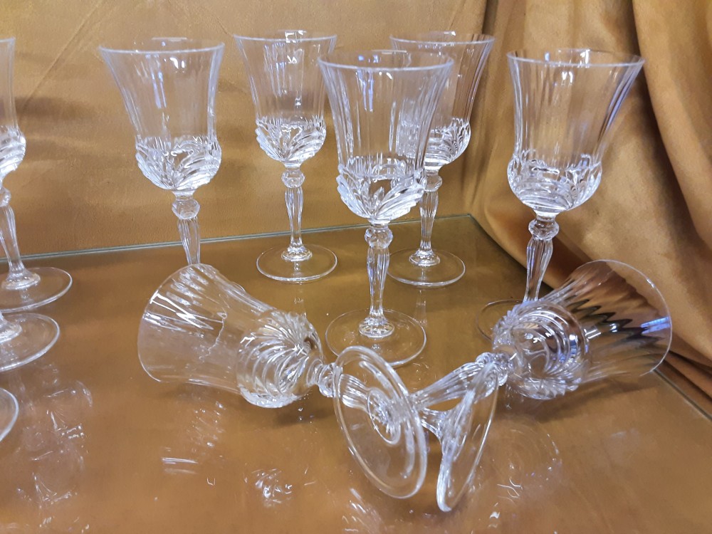 LOT DE 7 VERRES A VIN BLANC 