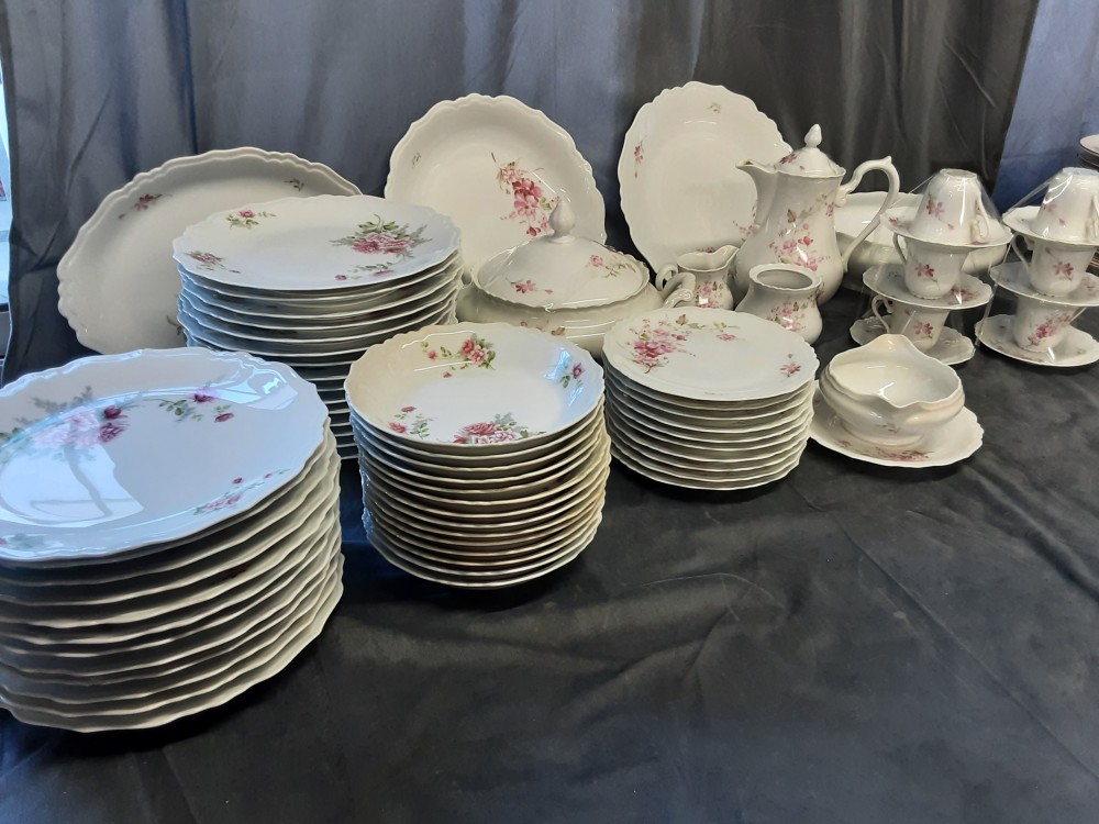 SERVICE DE TABLE LIMOGES + SERVICE CAFE 6 PERSONNES