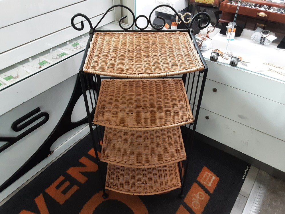 Etagere Pliée En Metal Et Osier 4 Niveaux