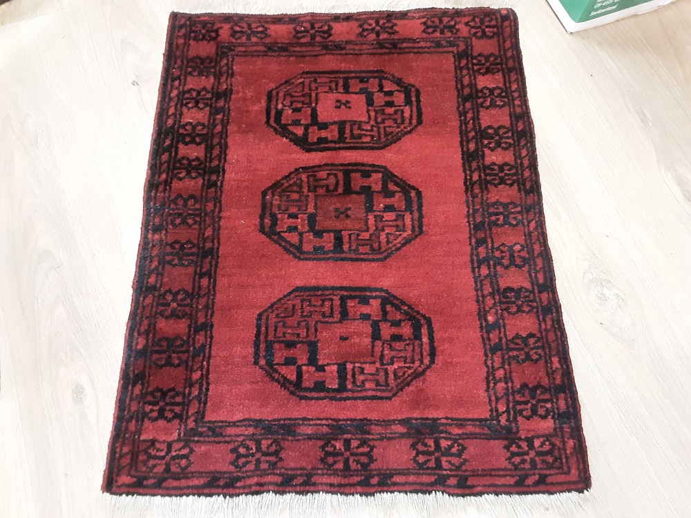 TAPIS FAIT MAIN ROUGE MOTIFS NOIR