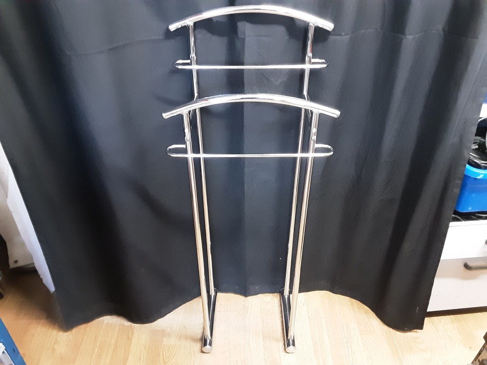 VALET DE CHAMBRE EN METAL CHROMÉ 